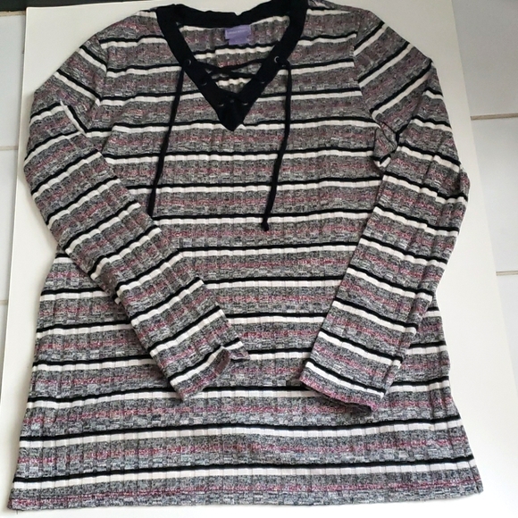 LAURA SCOTT STRIPED LONG SLEEVE TOP - Picture 1 of 2